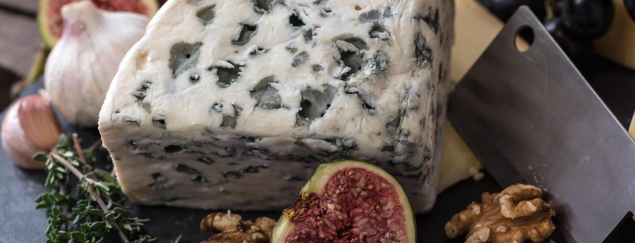 8 Best Wine Pairings for Gorgonzola Cheese